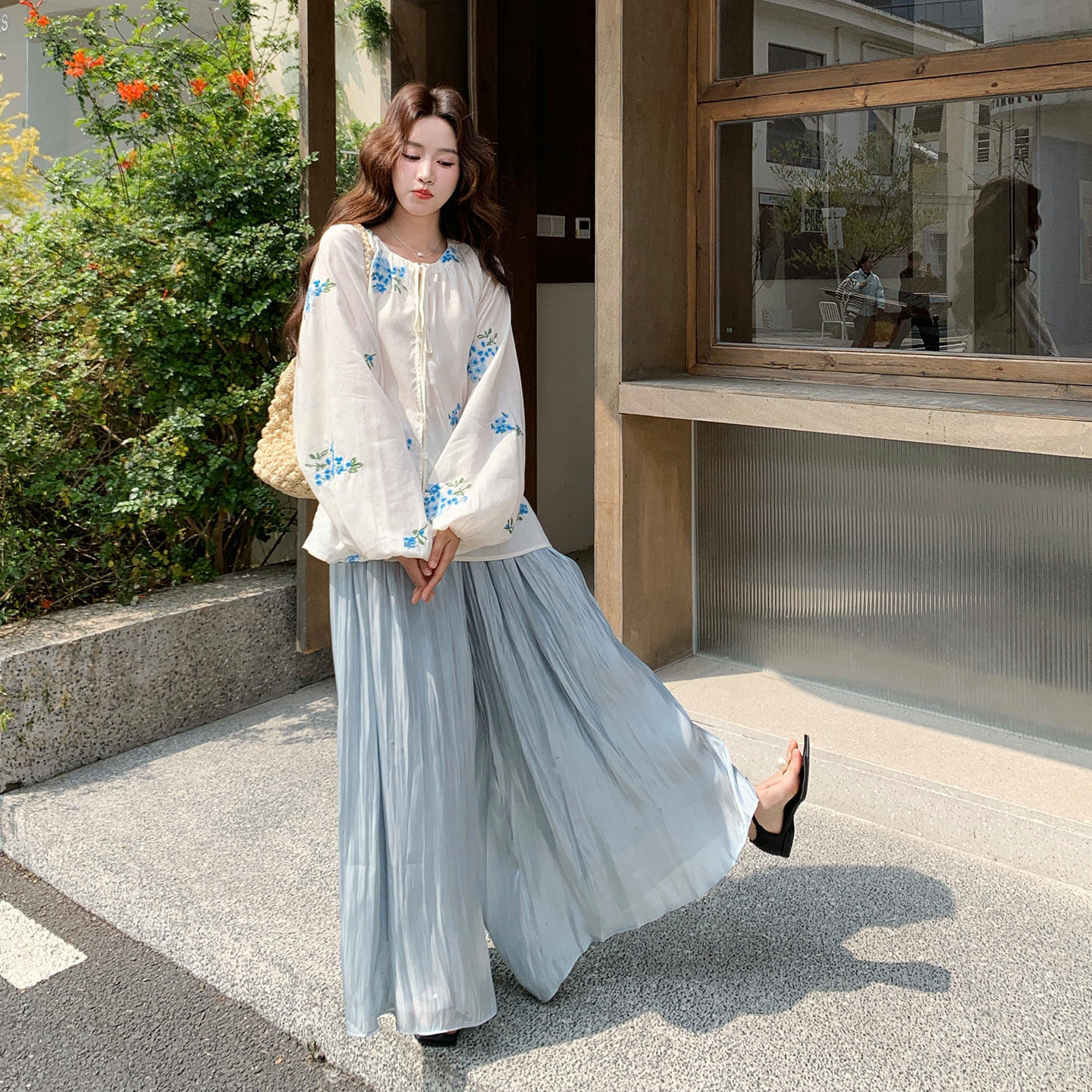 森系文艺气质减龄两件套女2026春季新款松弛感绣花衬衫阔腿裤套装