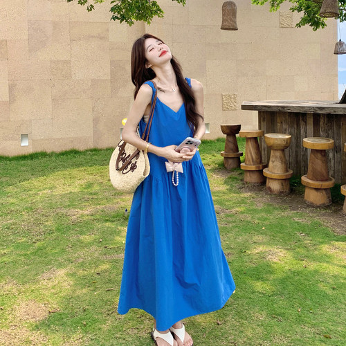 度假风克莱因蓝V领吊带连衣裙