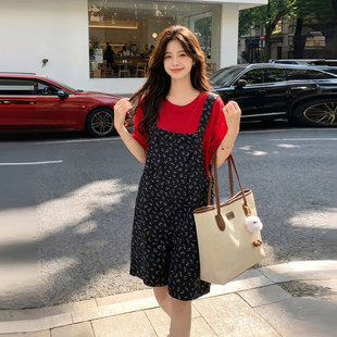 韩系俏皮松弛感碎花背带短裤套装女2026夏新款休闲时尚T恤两件套