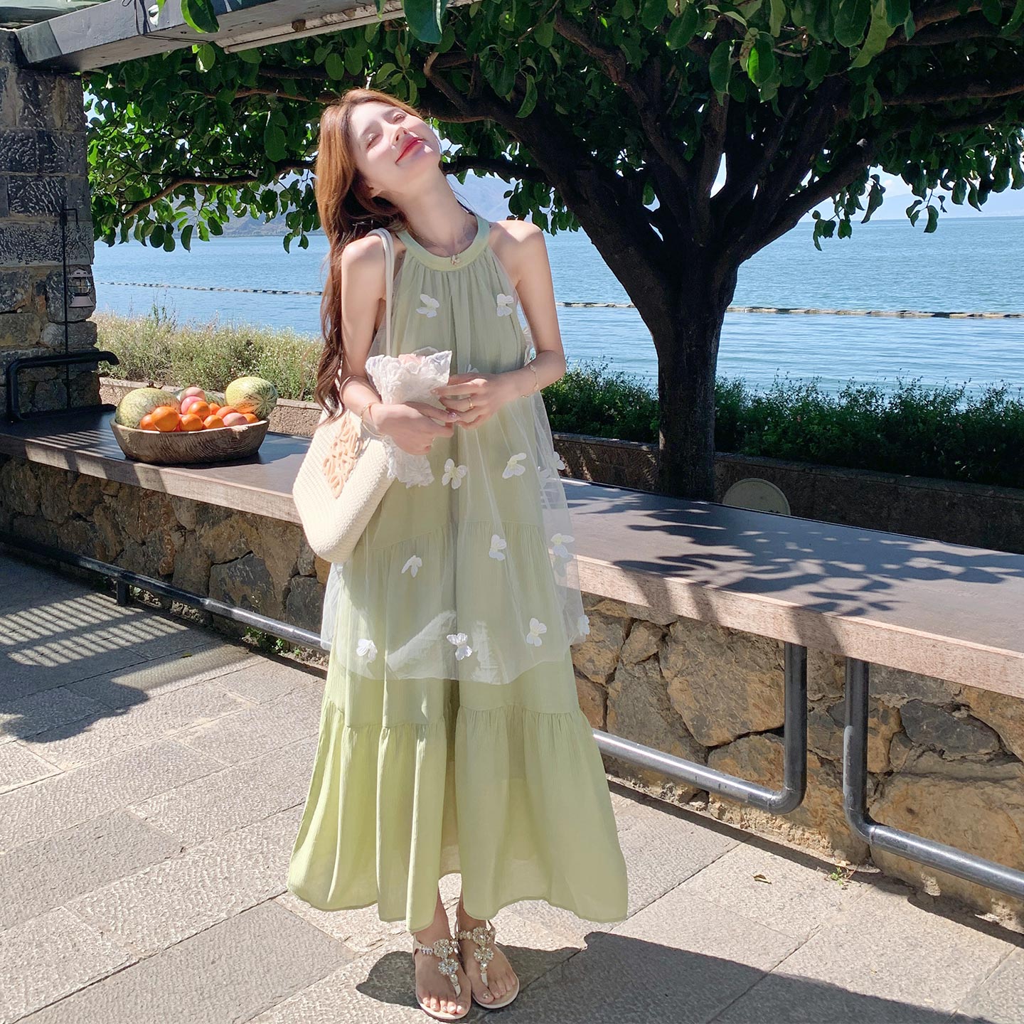 浅绿色绝美超仙气度假风连衣裙2026新款夏季超好看立体蝴蝶挂脖裙