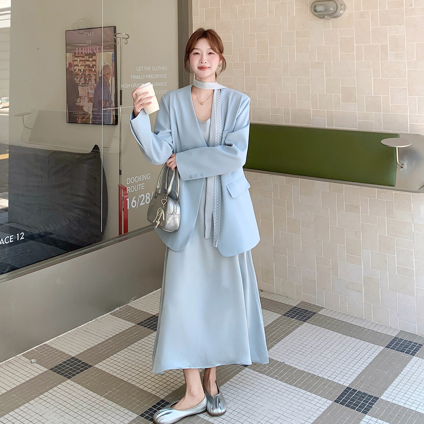 蓝色轻熟高级感套装女2026春季新款韩系V领西装吊带连衣裙两件套