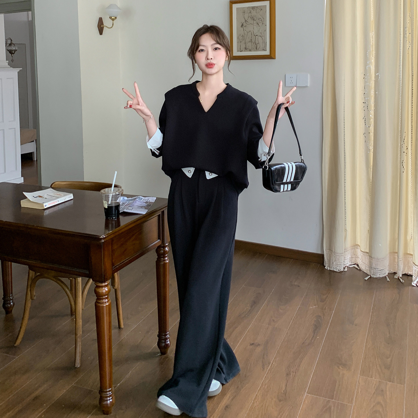 黑色简约设计感套装女小个子穿搭2026春新款撞色上衣阔腿裤两件套