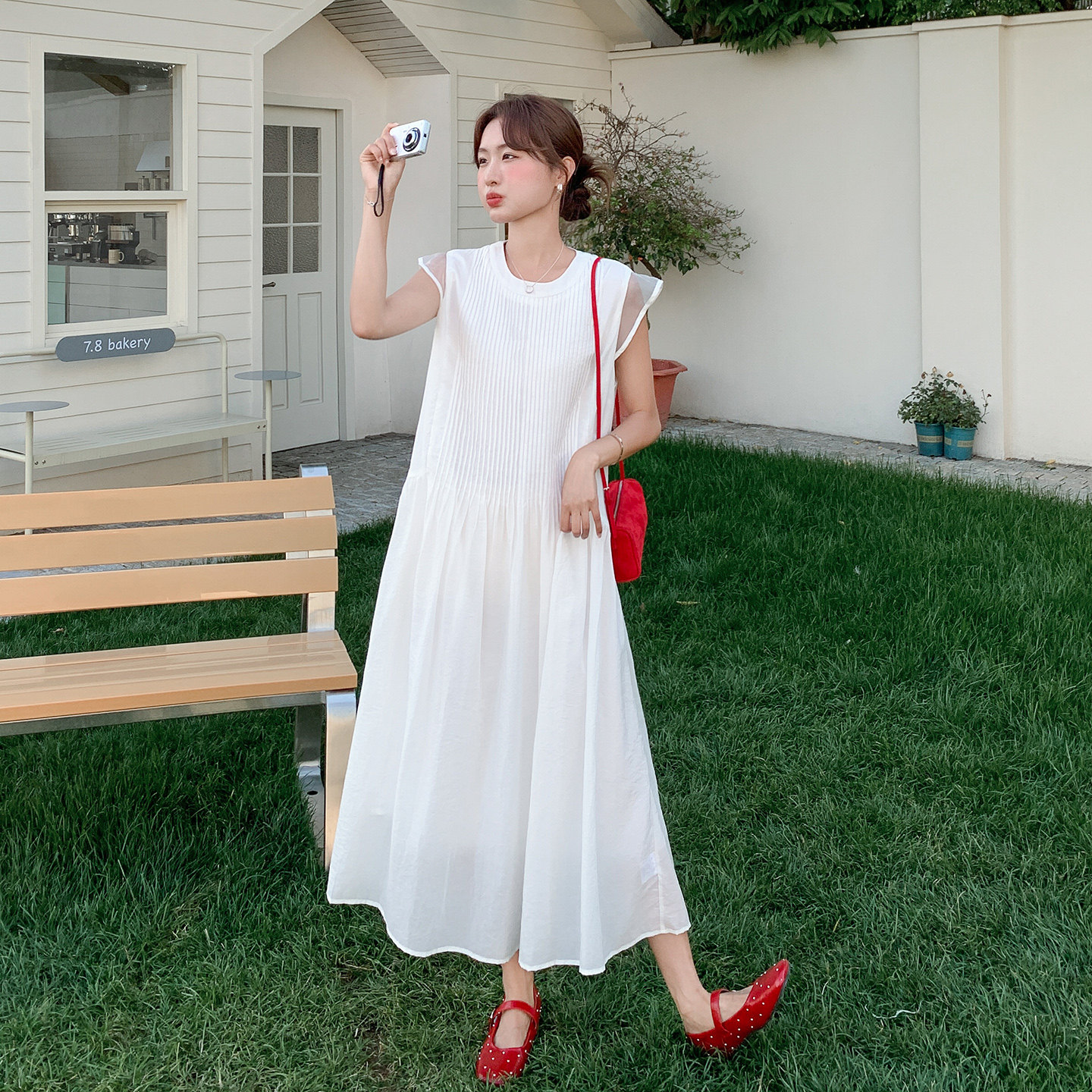 白色法式减龄压褶网纱拼接连衣裙女2026初夏新款松弛感休闲A字裙