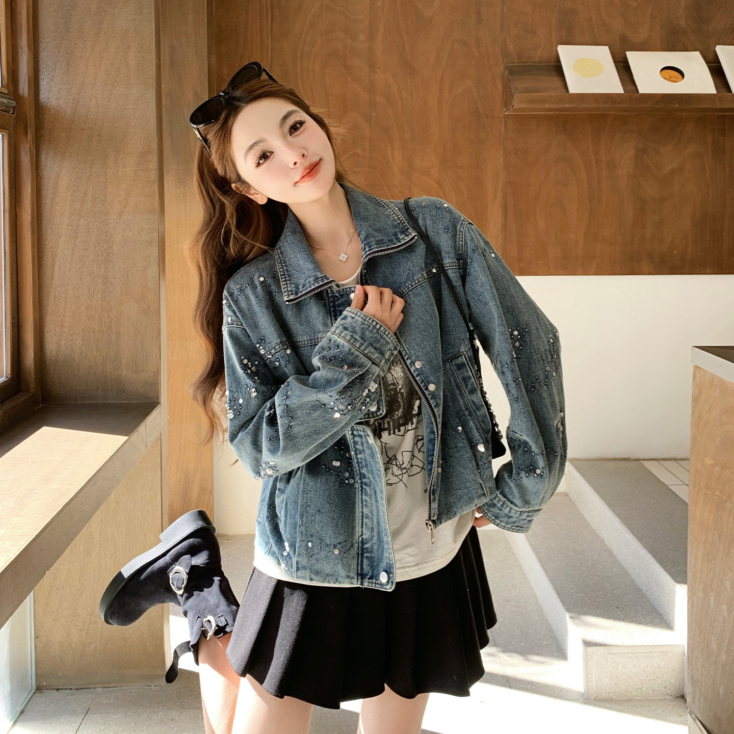 休闲风镶钻牛仔短外套女百搭减龄