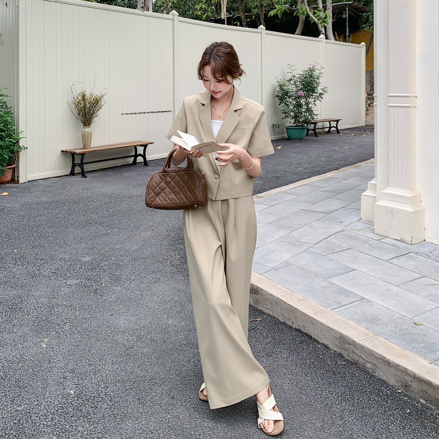 今年流行时尚气质套装女2026初夏新款高级感短袖西装阔腿裤两件套