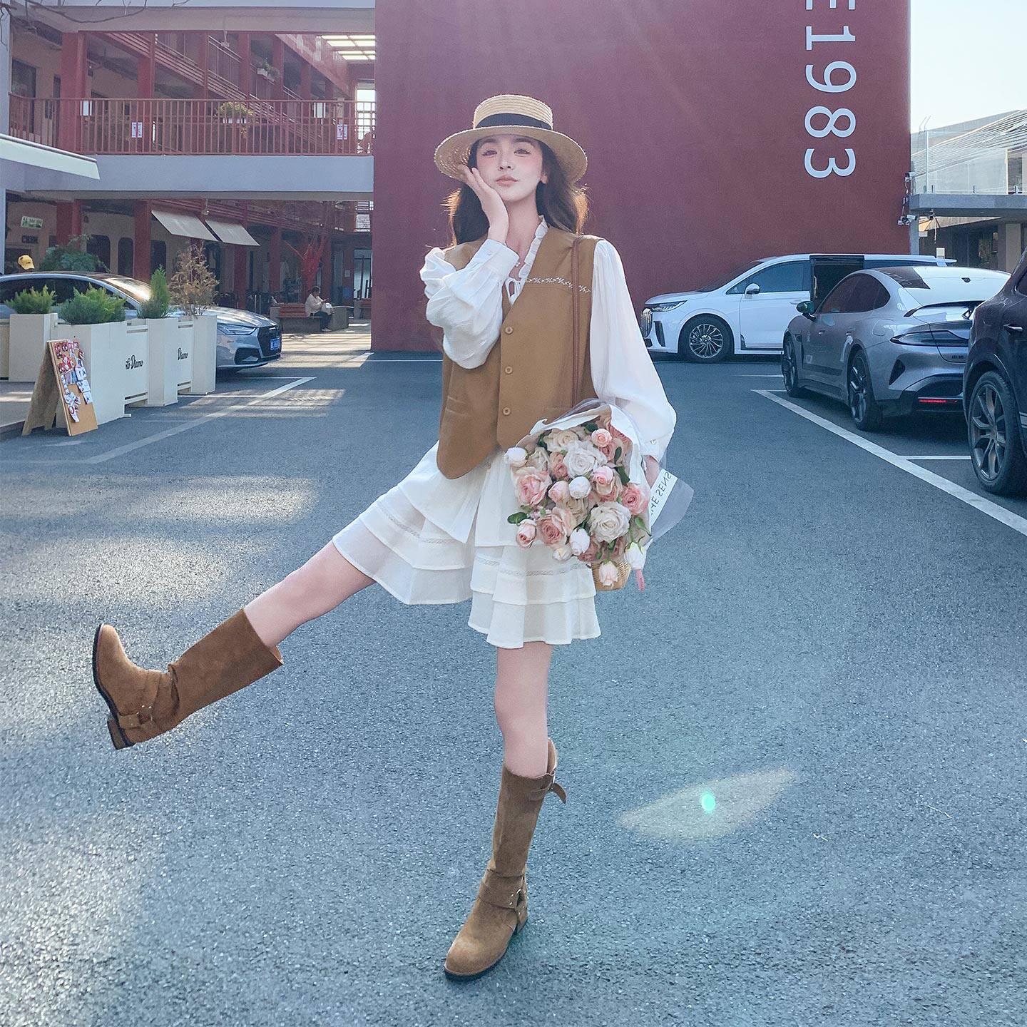 夏季小个子高级感穿搭套装女2026新款时尚马甲系带衬衫短裙三件套