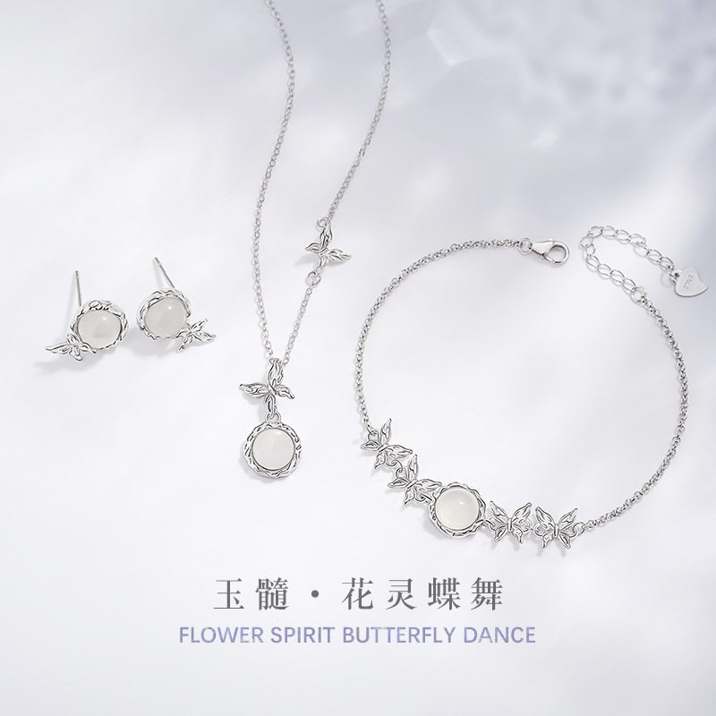 蝴蝶S925纯银项链女小众简约款冷系风玉髓吊坠锁骨链手链耳钉套装