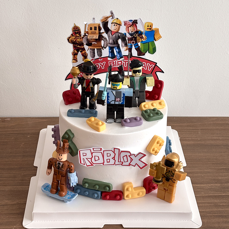 男孩虚拟世界Roblox生日蛋糕装饰