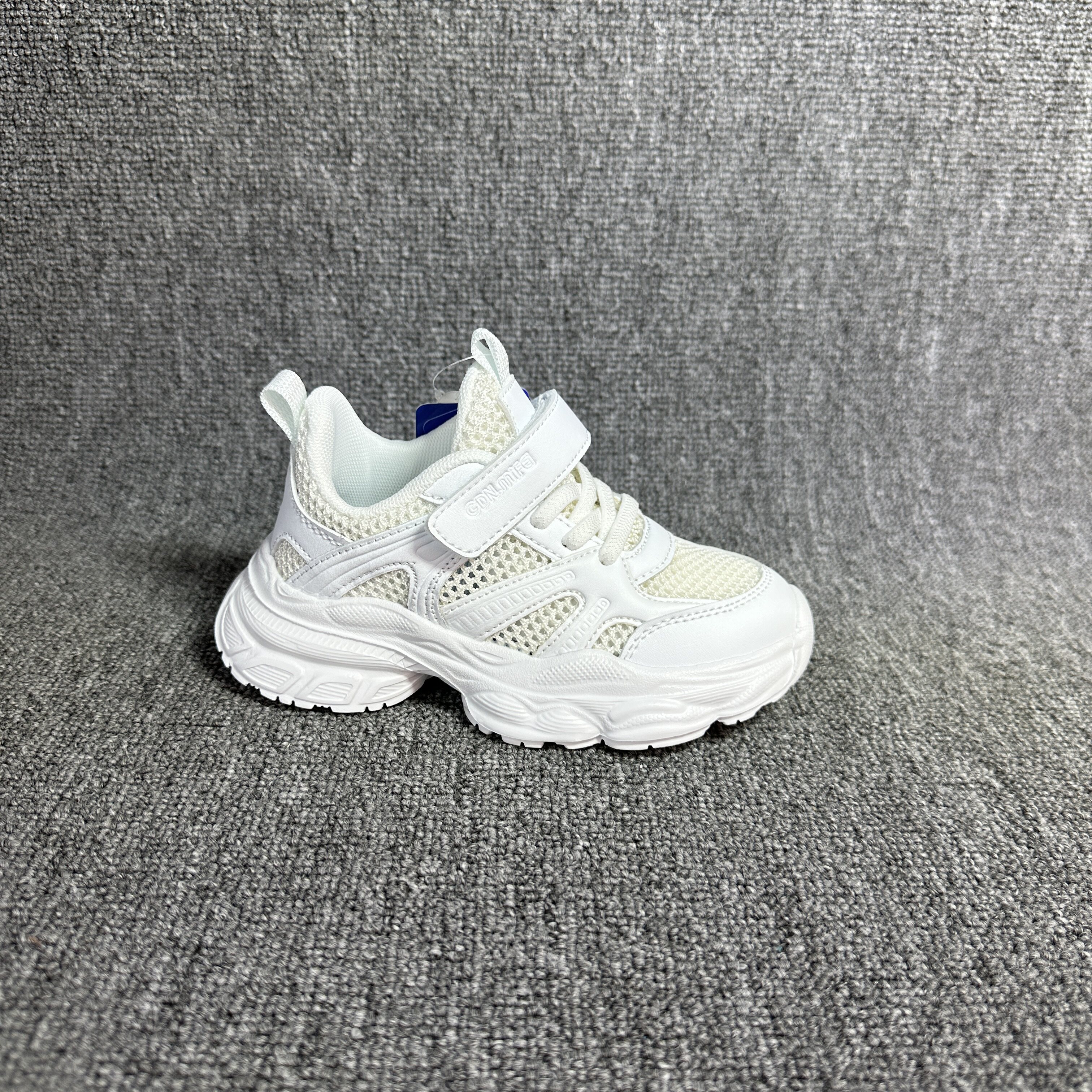 品牌撤柜断码运动鞋老爹鞋网面夏季六一活动小白鞋透气休闲鞋