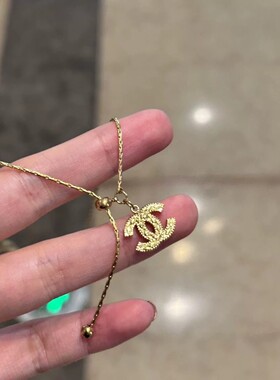 【点亮衣领 惊艳全场】金色双C标志百搭款女士装饰性项链