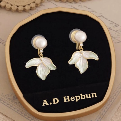 巴黎【设计师】A.D Hepbun花瓣珍珠流苏高级感精致轻奢百搭款耳夹