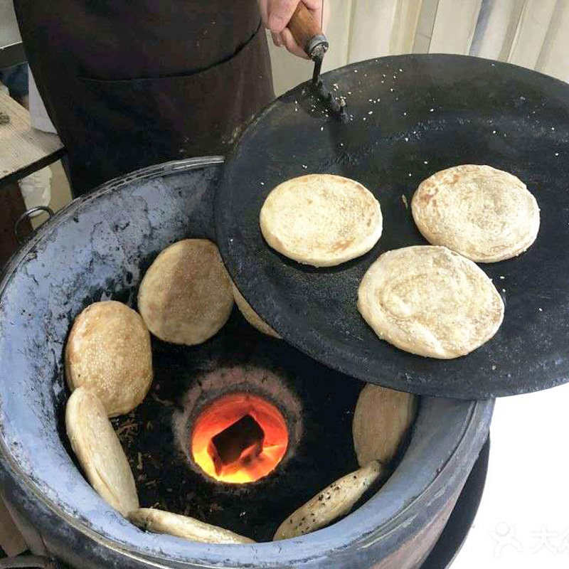四川酥锅盔南充地方特产西充馍馍土特产圆锅盔咸烤馍饼锅盔凉粉