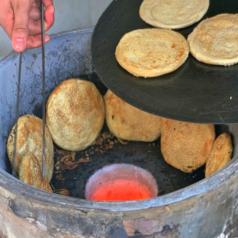 【椒盐味锅盔不能夹凉粉】四川南充老式锅盔饼子地方土特产美食