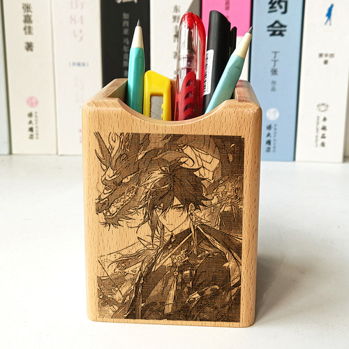 原神钟离胡桃周边 雕刻图案实木笔筒 学生桌面文具摆件