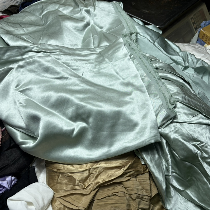 百分百桑蚕丝真丝丝绸素皱缎面衣服布料床品面料