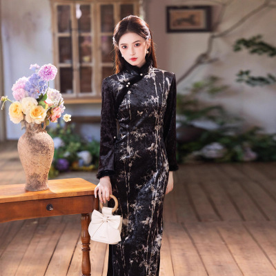 黑色丝绒冬装国风新中式长袖旗袍2025新款年轻款女复古秋冬季