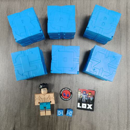 正版ROBLOX 无外层包装 潮玩虚拟世界可动积木盲盒带兑换码
