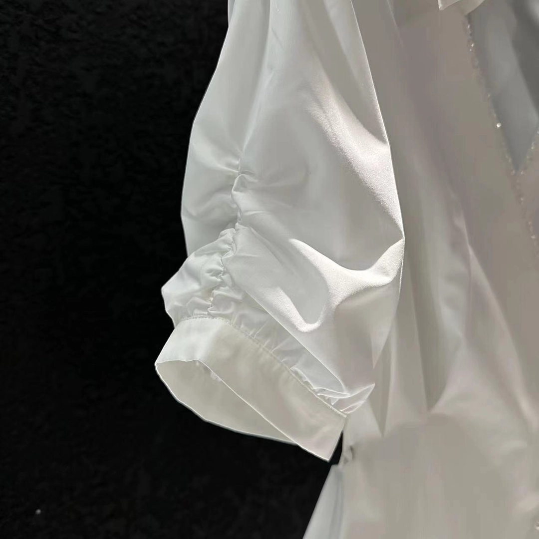 2025白色新款法式镶钻捏褶设计短袖衬衫女高级感气质时尚显瘦上衣