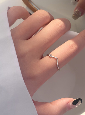 s925纯银闪钻v形戒指女2023年新款开口素圈时尚个性小众设计指环