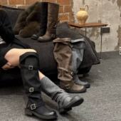 新款 H55女鞋 象牙塔2025冬季 木跟圆头套筒皮带扣英伦高筒过膝长靴