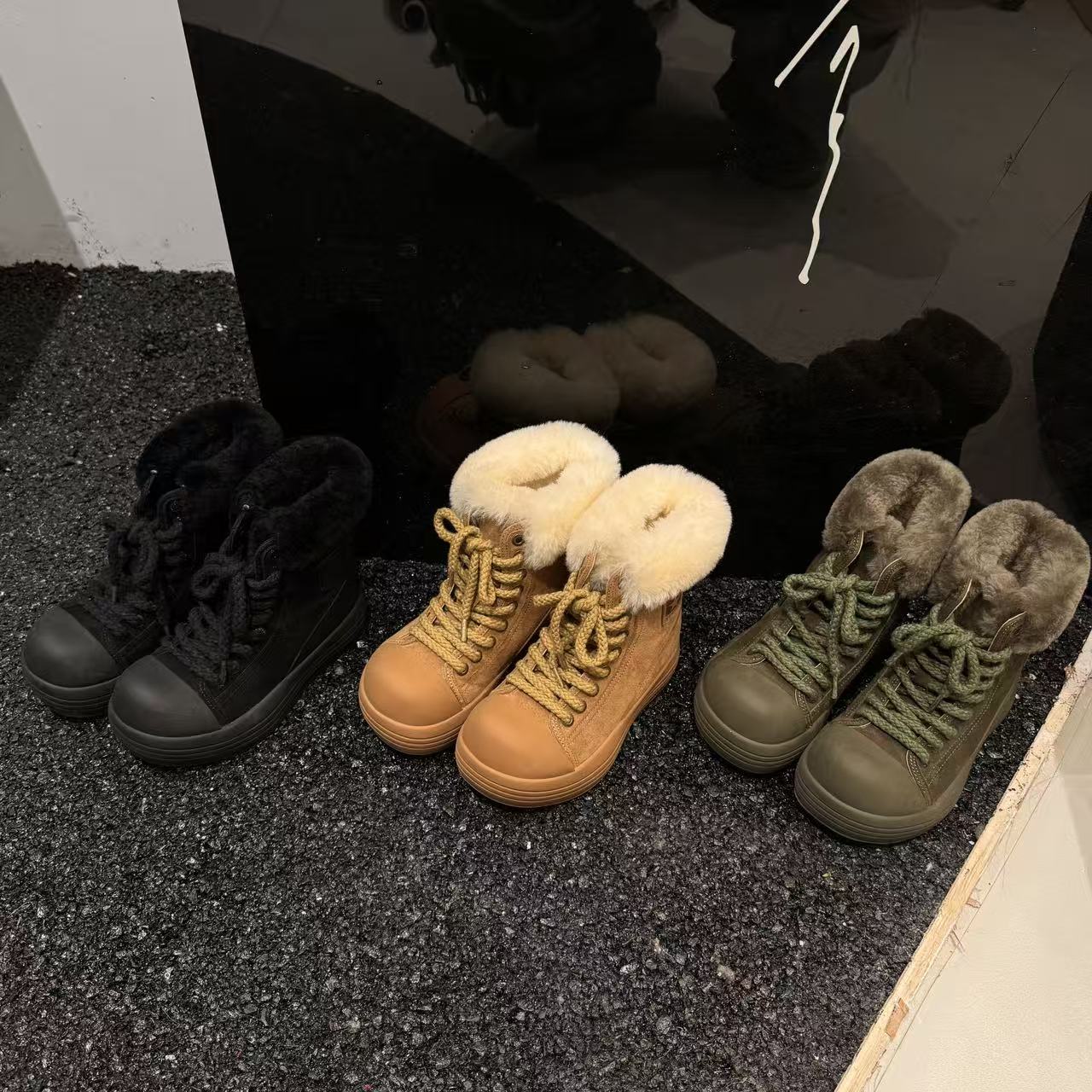 H55女鞋西部电影2025冬季新款加棉款休闲厚底保暖米奇翻毛工装靴