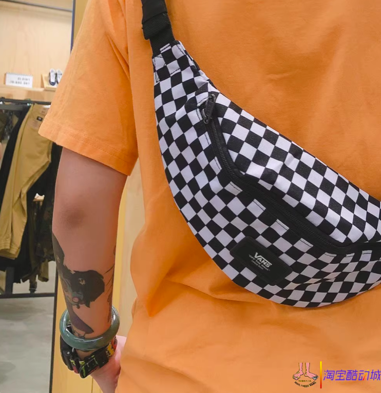 vans运动黑白格腰包挎包