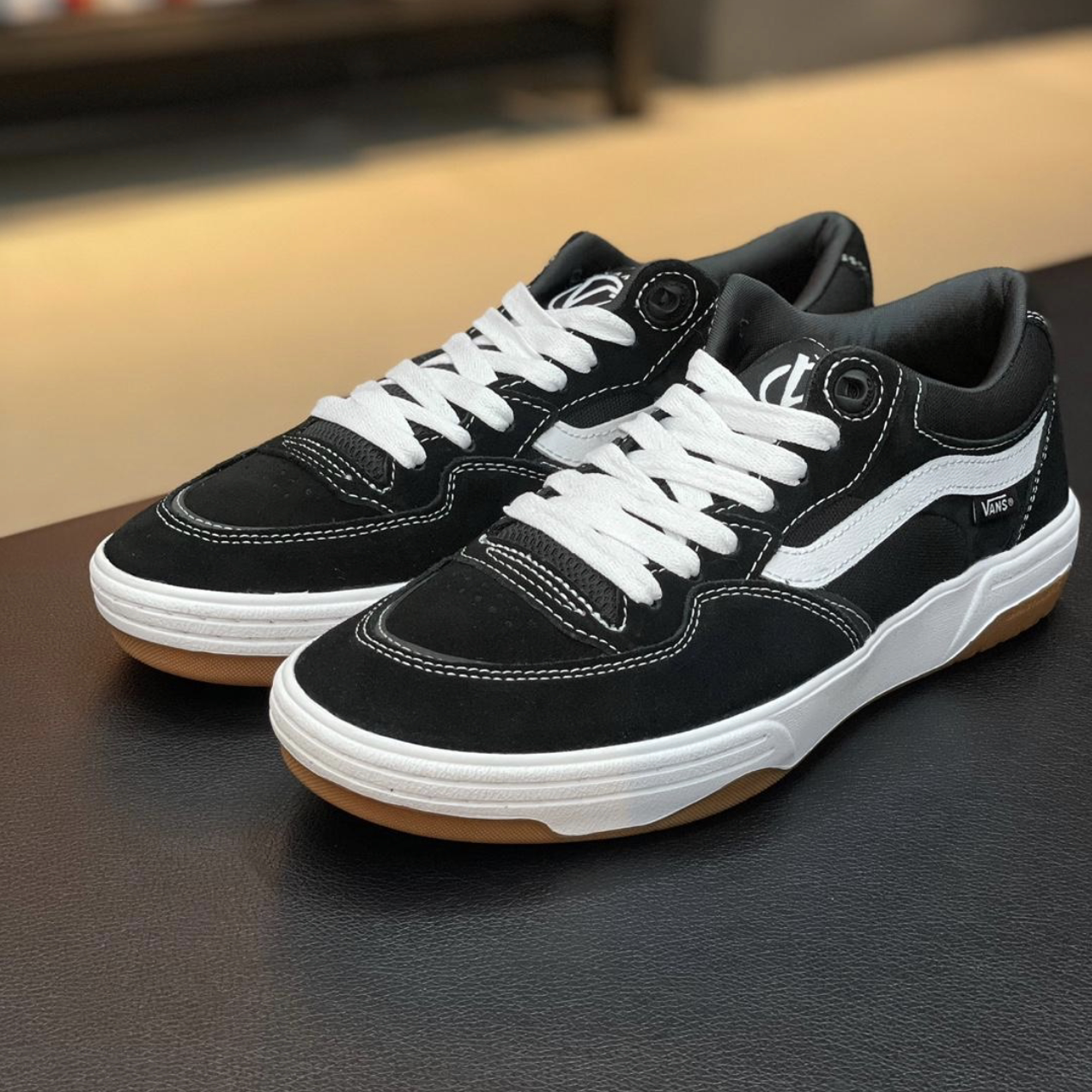 VANSRowan黑白低帮缓震滑板鞋