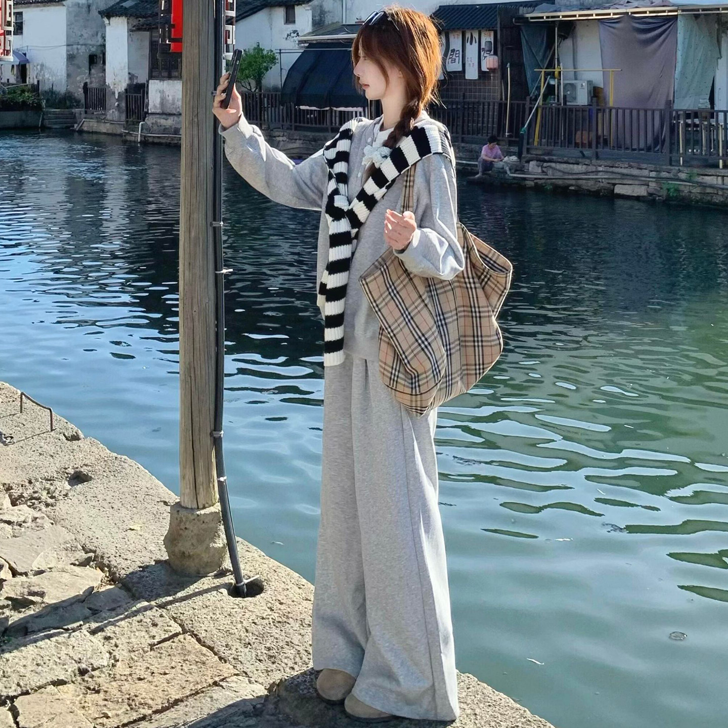 灰色慵懒bf运动风阔腿裤女秋冬季新款百搭显瘦宽松休闲遛弯拖地裤