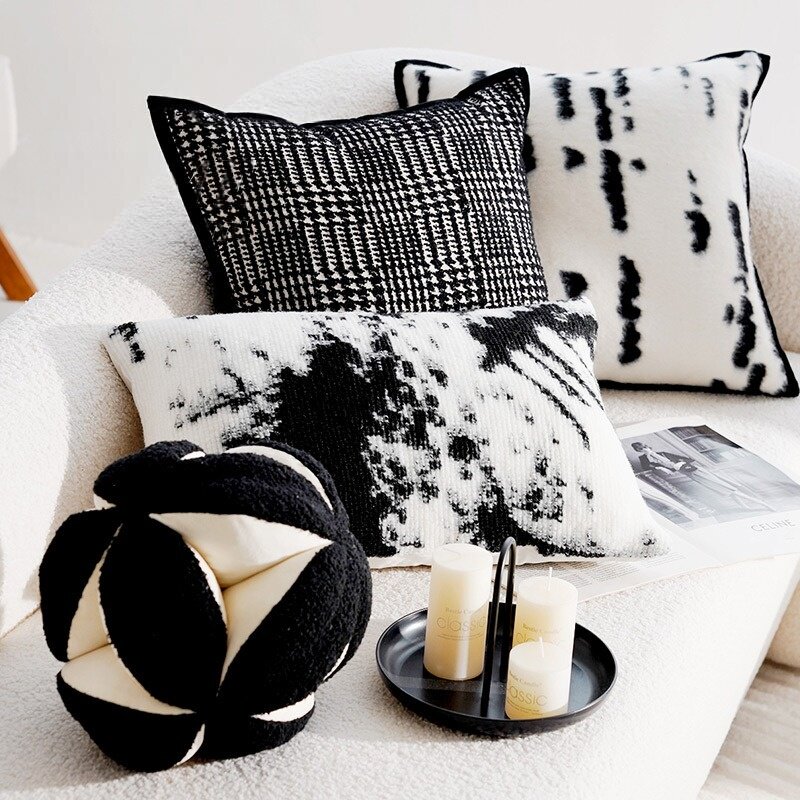 奶油色高级感中式大黑牛沙发抱枕套黑色客厅靠枕床头靠垫靠背枕