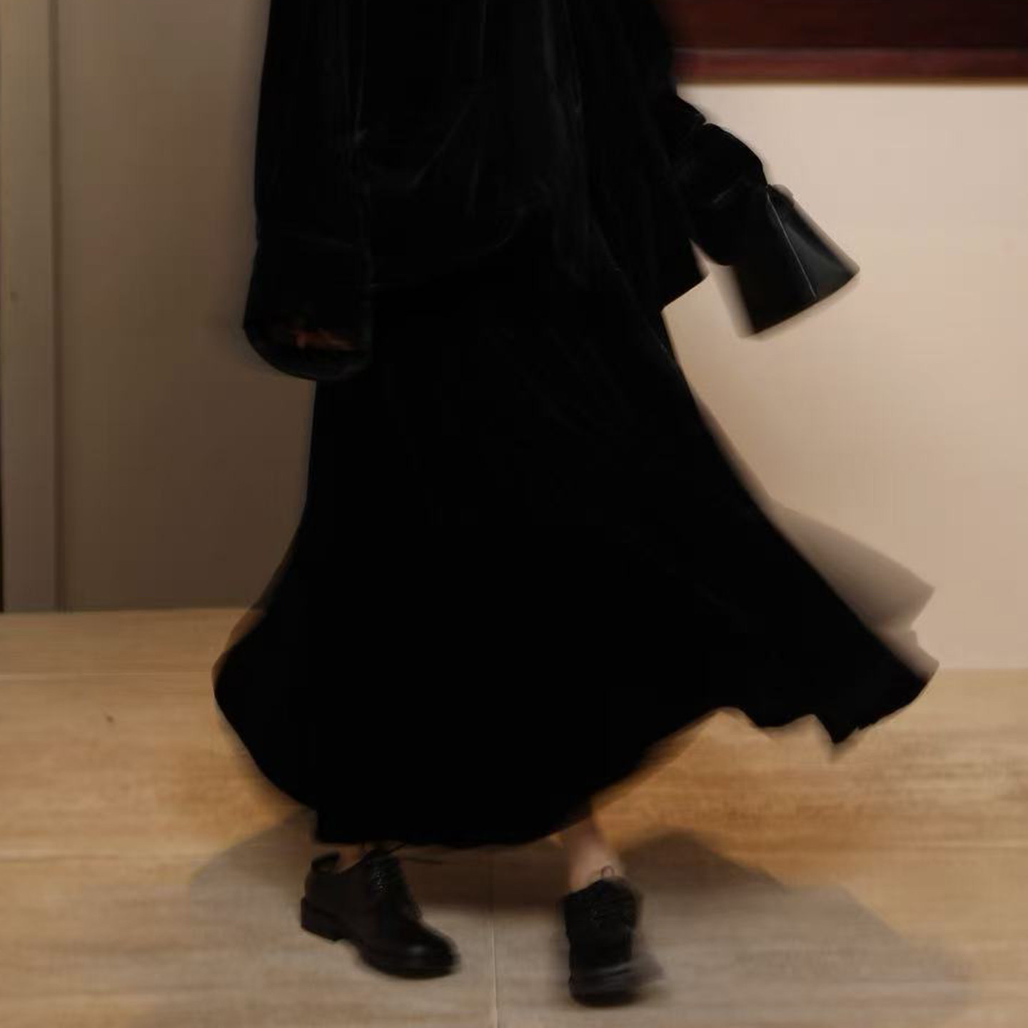 CHU楚妞[绒影]真丝丝绒单排扣半身裙2026春季新款女鱼尾小黑裙子