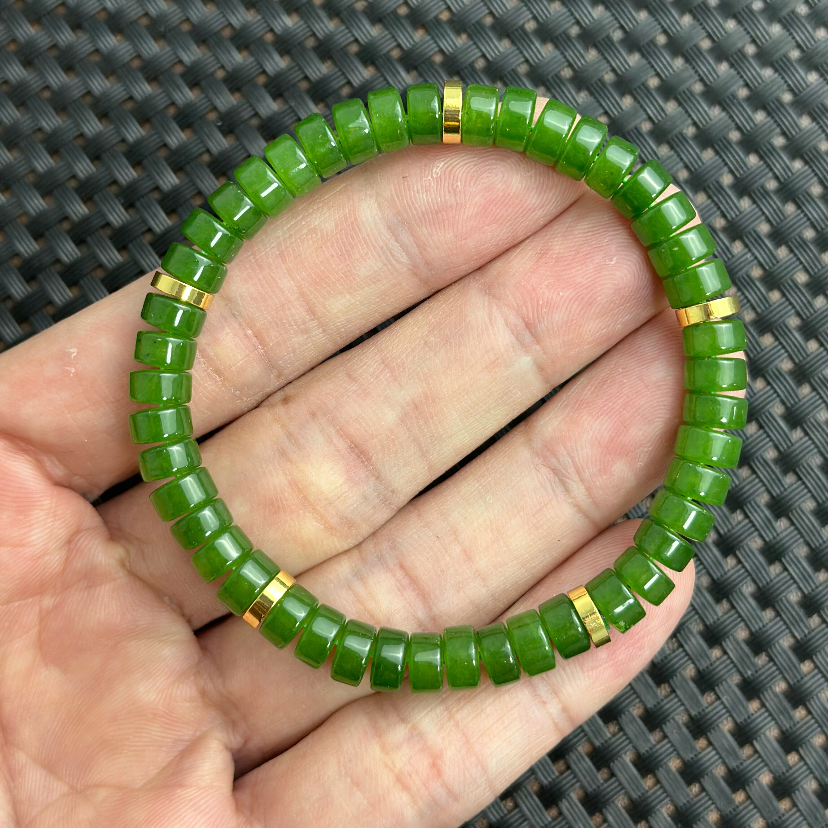 卡7mm 天然和田玉巴基斯坦料碧玉阳绿色药片珠手串正品保证福利价图片