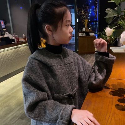 高级灰色阔型牛角扣中长款大衣