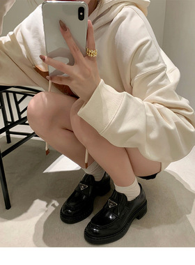 香港刘雯同款真皮厚底三角标乐福鞋黑色漆皮英伦风女鞋粗跟小皮鞋