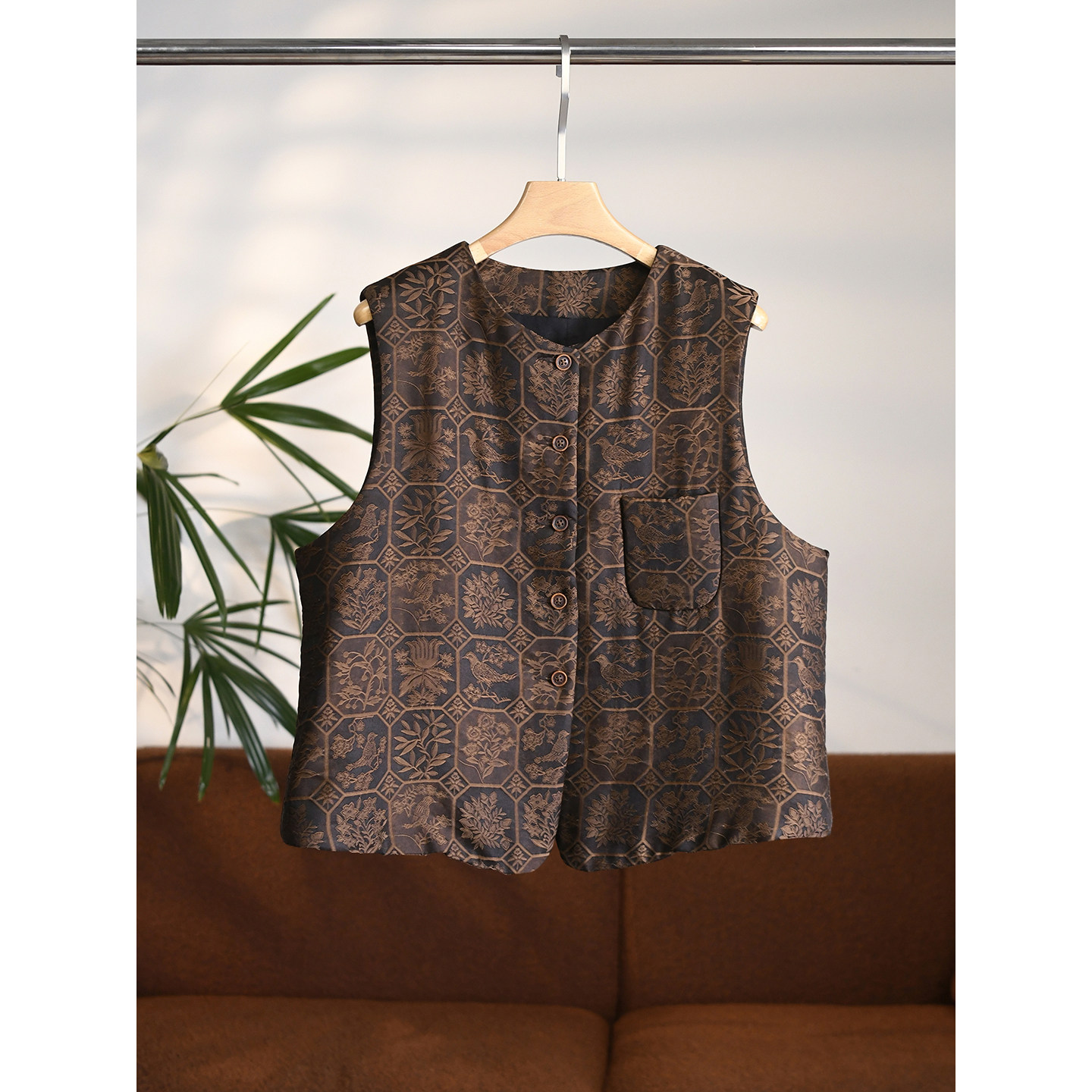 颖颖家 高级感真丝重工提花内里夹棉口袋后开叉新中式马甲W1753