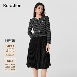 珂莱蒂尔2025年冬新款设计感拼接百褶连衣裙女通勤优雅修身裙装