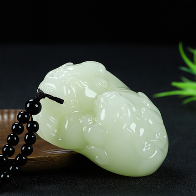 新疆和田玉青玉玉貔貅手把件貔貅