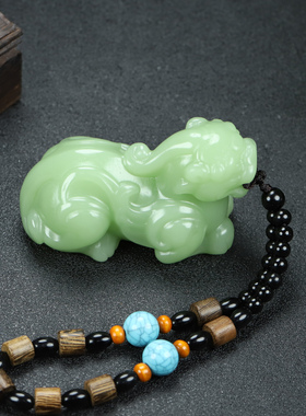 新疆和田玉冰底晴水色貔貅手把件