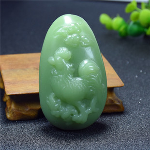 新疆玉生肖鸡把件和田玉鸡把玩件青白玉立体玉鸡冠上加冠手抓把件