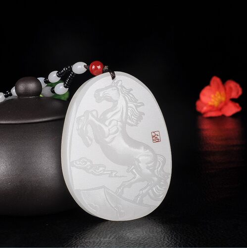 天然玉石阿富汗白玉生肖马吊坠