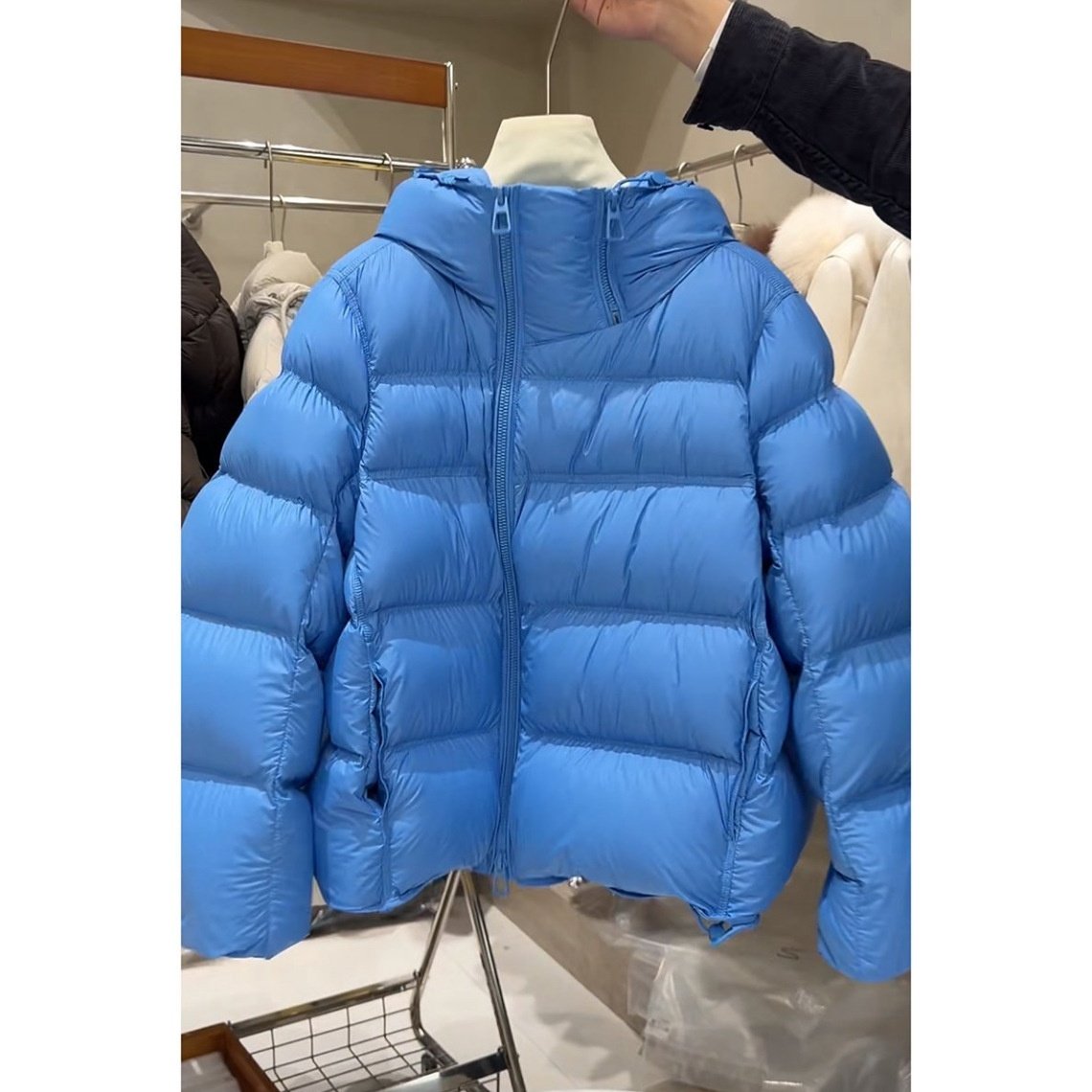 2026年冬季新款韩版宽松显瘦保暖泡芙棉服外套女装百搭通勤面包服