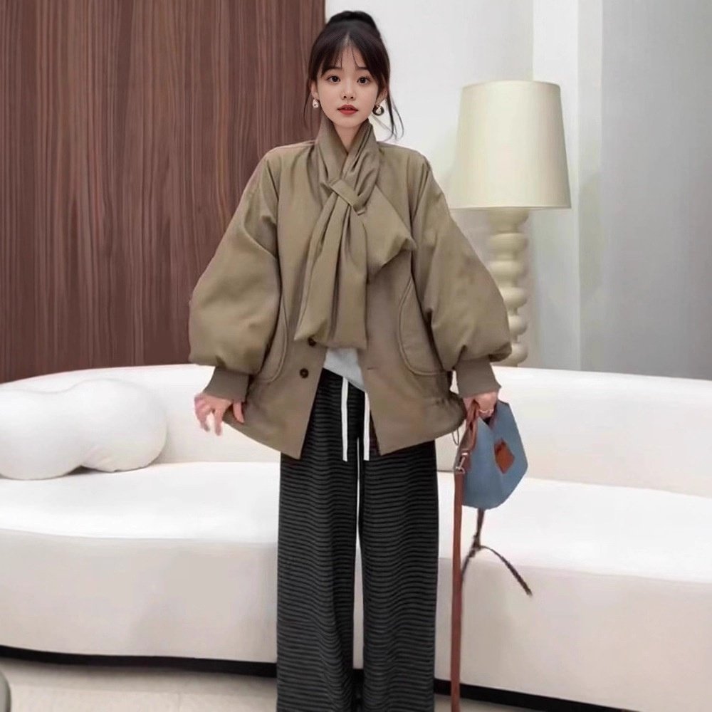 欧货围巾+荷叶边羽绒服女2025冬季新款抽绳宽松显瘦白鸭绒外套潮