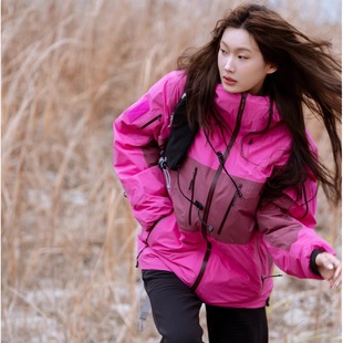 24刘雯同款羽绒服女火龙果色户外情侣三防硬核保暖冲锋衣羽绒服