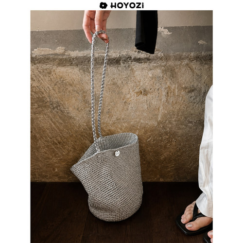 HOYOZI 新品2026 银色编织水桶包女单肩夏季手拎包【小优家包包】