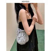 2026单肩斜挎腋下包 HOYOZI手拎褶皱水桶包包女新款 小优家包包