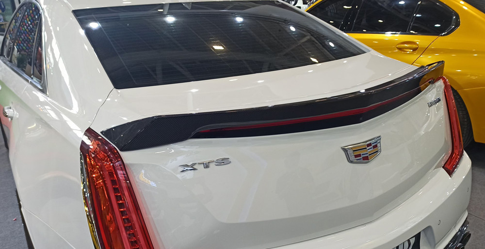 CADILLAC 18-19 XTS 수정된 실제 탄소 섬유 V 테일 V 스타일 드릴링 없이 고정 풍압 테일에 적합