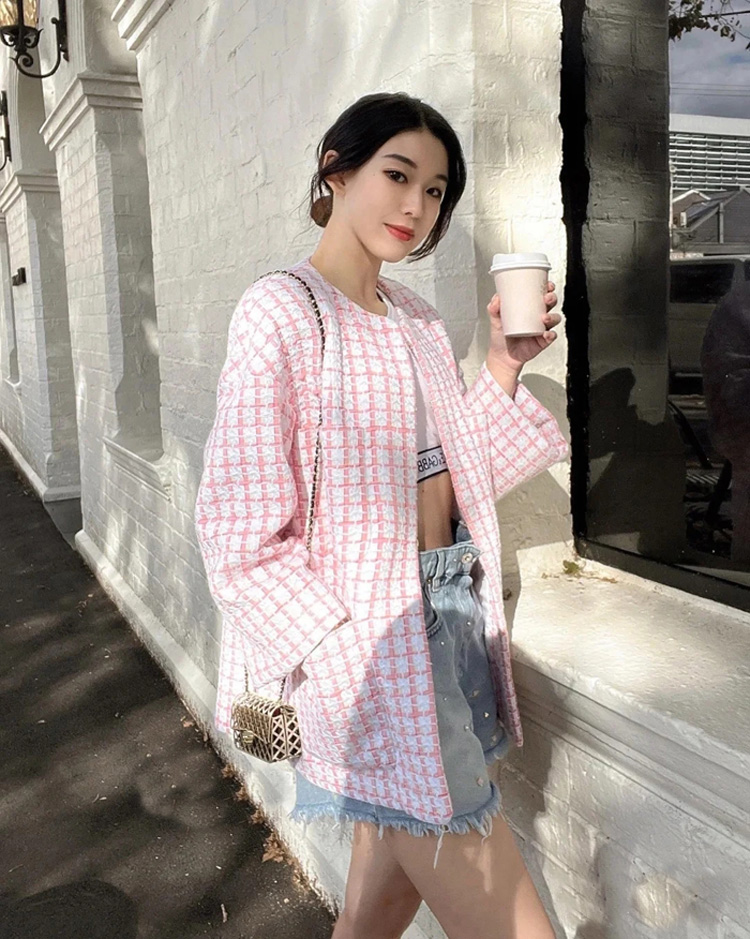 小香22春夏系列宽松粉色格子圆领长袖暗门襟手工女廓形外套