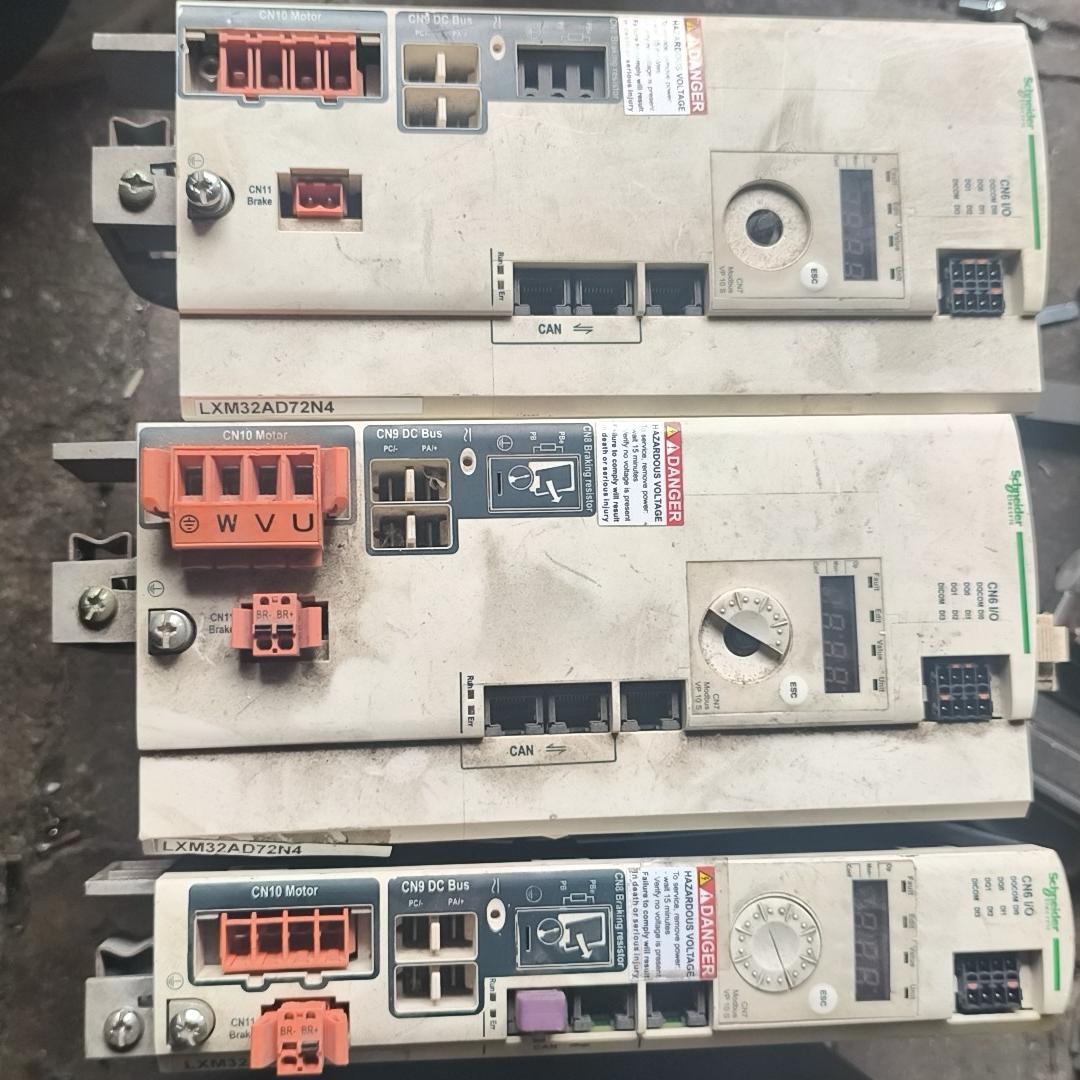 LXM32AD72N4 伺服驱动器 工控自动化运动控制模块议价维修