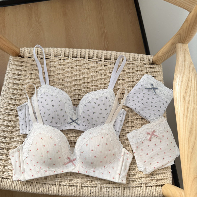 法式清新小碎花蕾丝内衣女薄款小胸聚拢甜美舒适无痕学生文胸套装