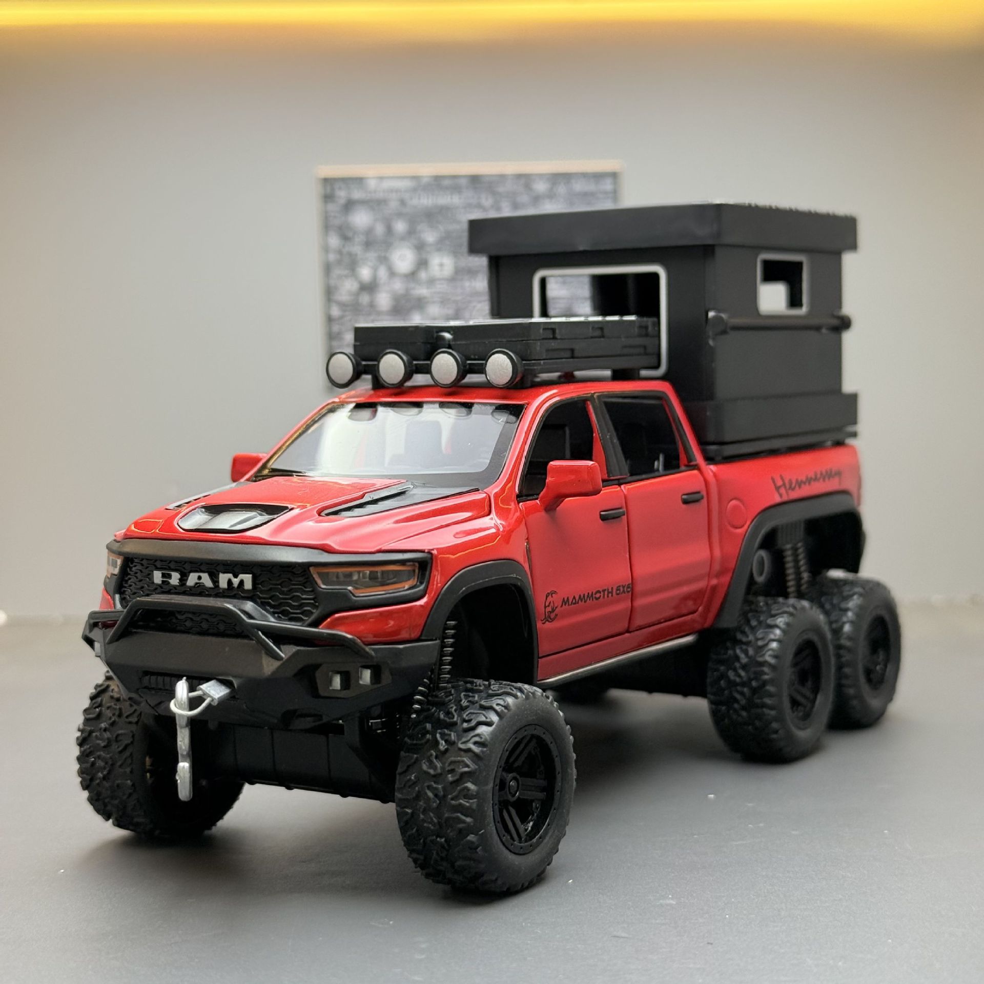 利佳信合金车模1比32霸王龙6x6房车声光回力玩具车模型摆件男孩