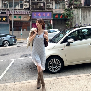 Haners家韩代购 v领不规则蕾丝吊带连衣裙 女时髦大气2026春夏新品